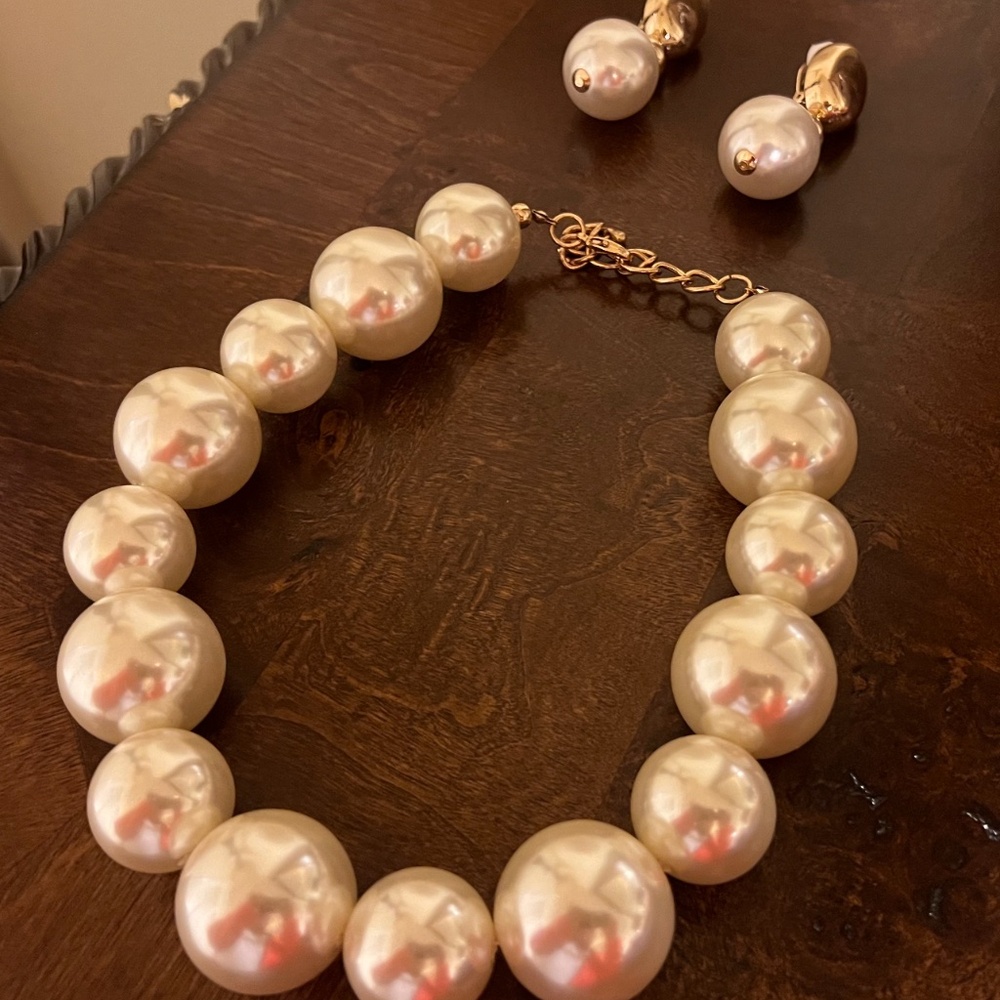 Oversized Pearls Jewelry Set
